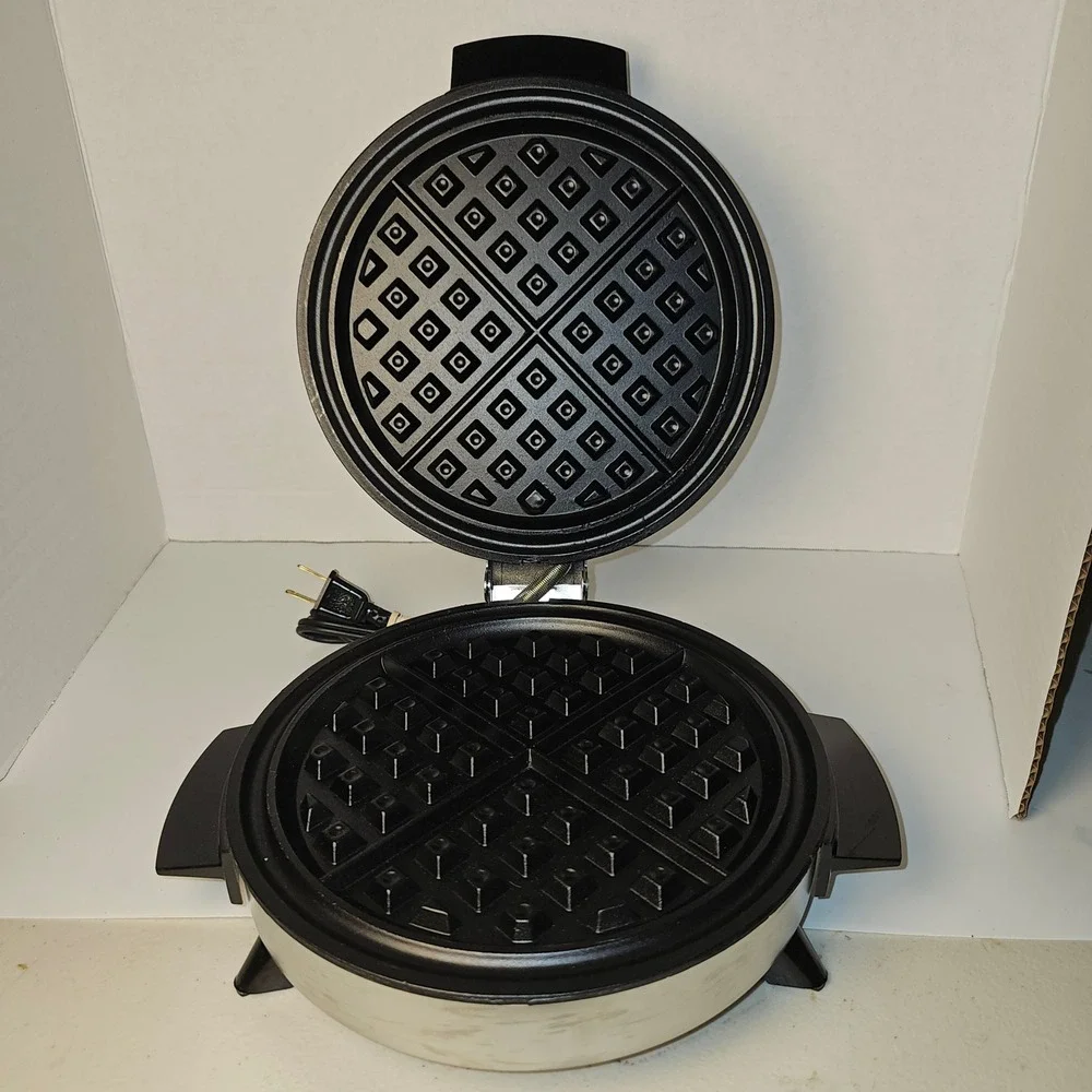 Toastmaster W252H Round Waffle Baker Maker Chrome 650W 7‎ Inch Grid Vintage